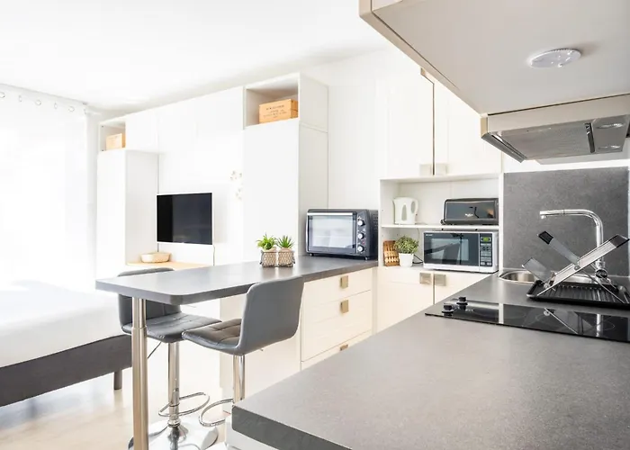 La Pomponnette Du Bassin